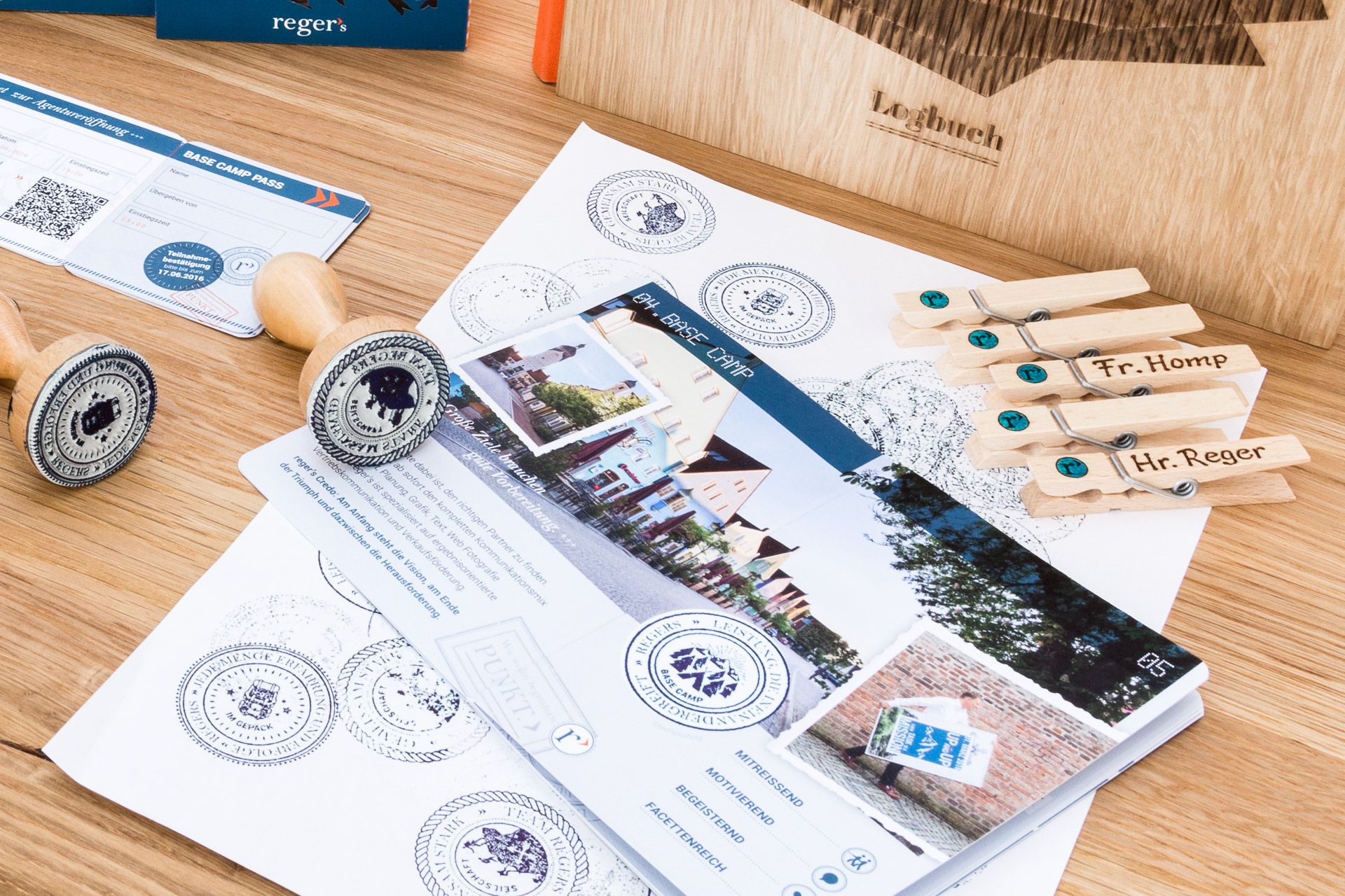 Werbematerialien und Give-aways bei Agentureröffnung. Produktfotografie und Images von photo-genic.