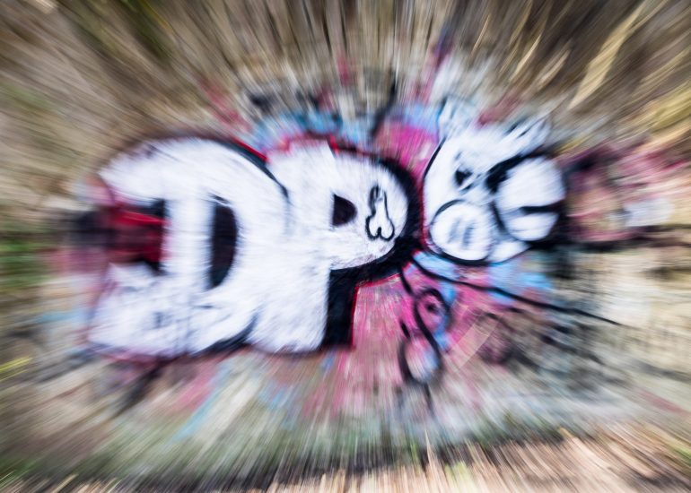 Graffiti bei drehendem Zoom fotografiert. Fotoreportage von photo-genic.