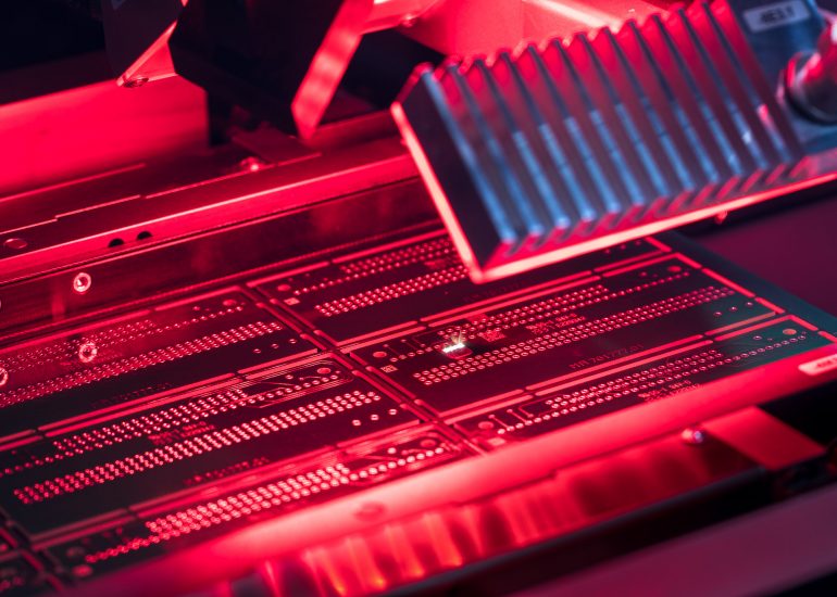 Maschine beim Löten von Leiterplatten. Industriefotografie - Elektronikbranch von photo-genic